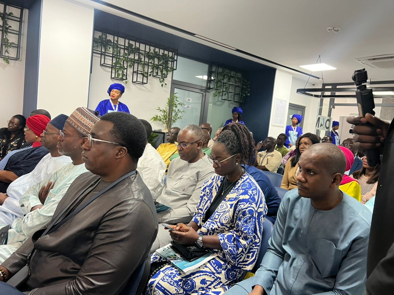 153bd0b9-df81-42b6-af03-12b18108c6fc